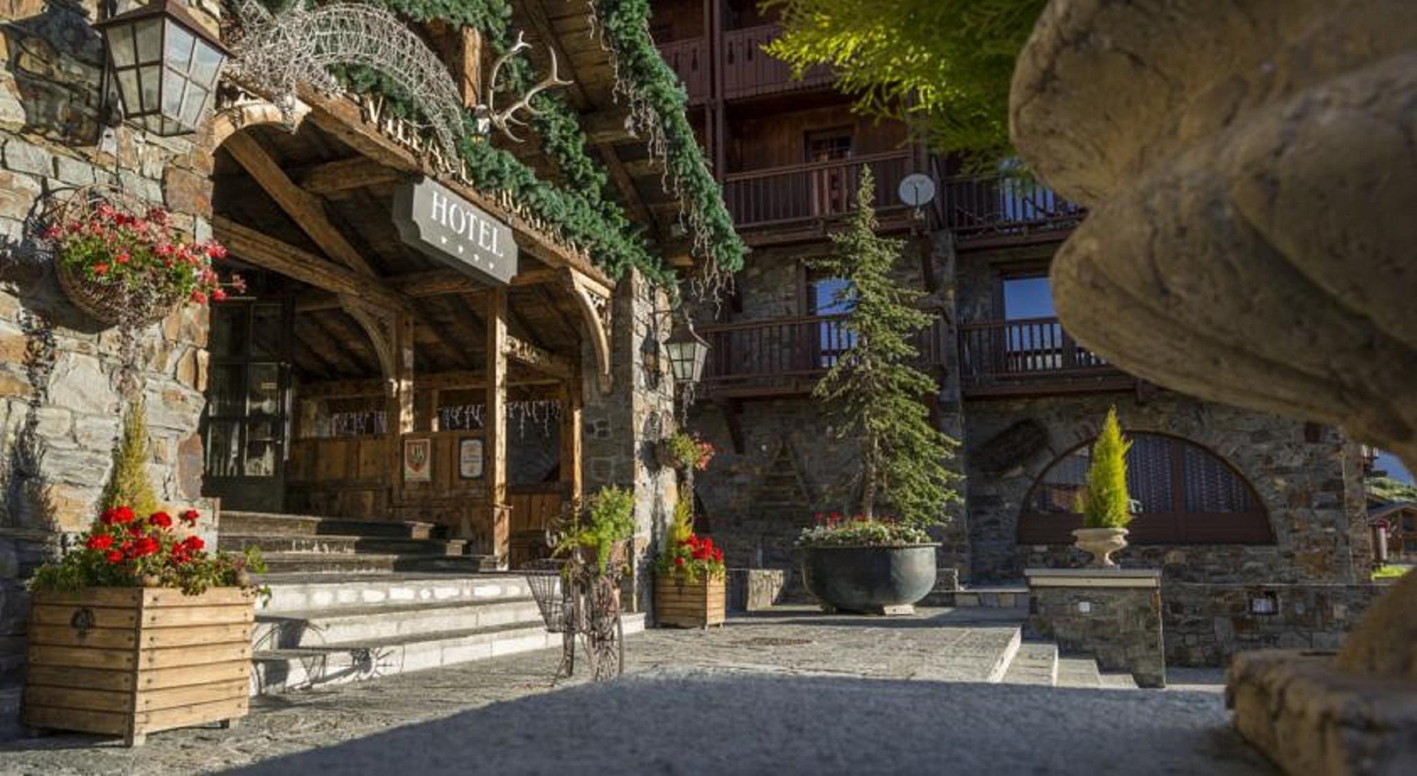 Hotel Village Montana By Les Etincelles 티뉴 외부 사진